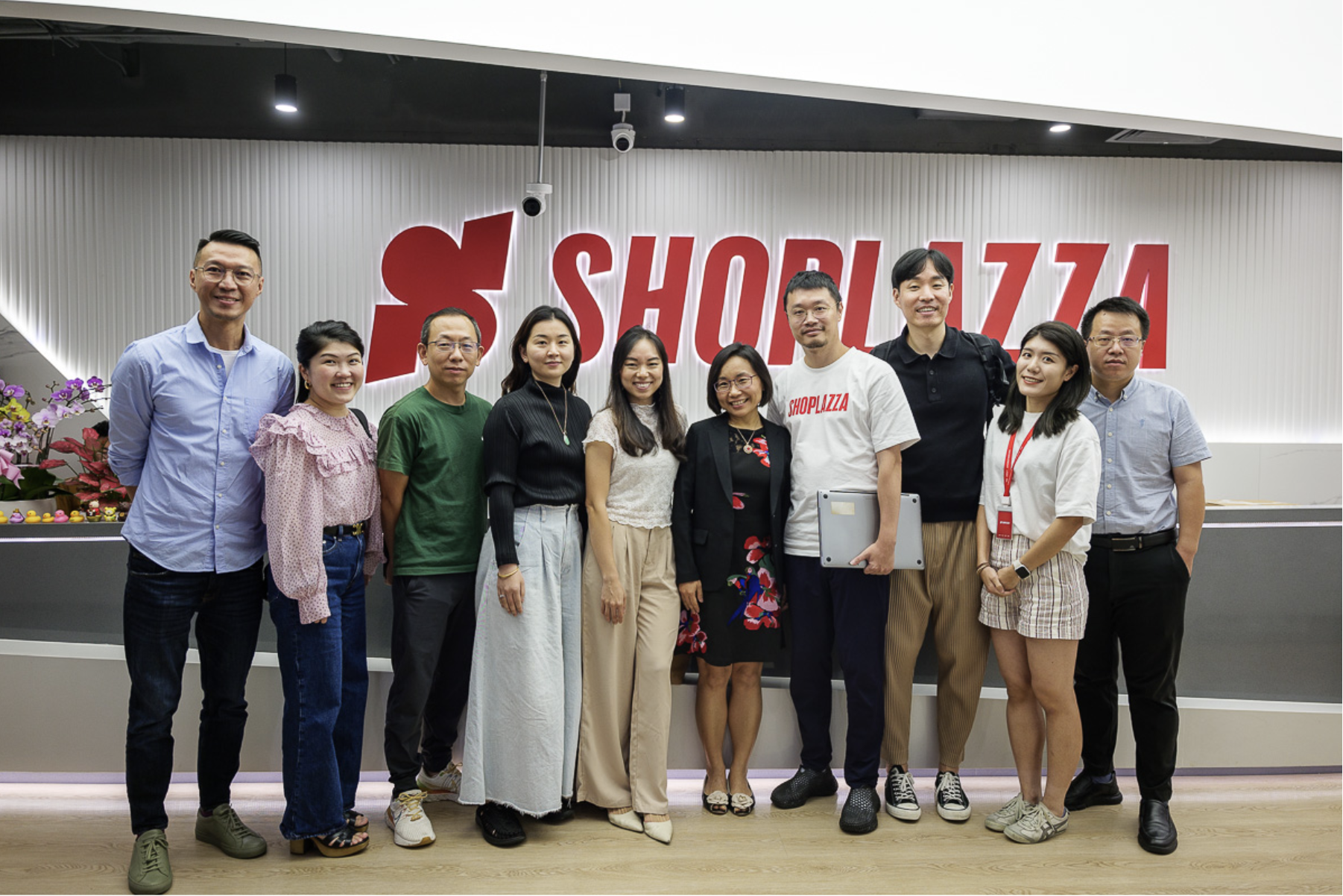 The Shoplazza and Meta APAC teams at the Shoplazza offices, in front of Shoplazza's logo.